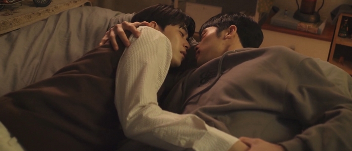Tae Joo and Kang Gook were physically intimate, but not physically affectionate.