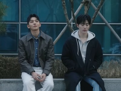 Hyunseo tries to hit on Yujun.