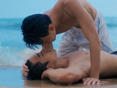 Xiang Yong and Hao Wei kiss on the beach.