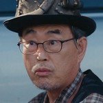 Grandpa Kim is portrayed by Korean actor Song Won Soo (송원수).