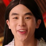 Wang Chao is portrayed by the actor Korn Kornnarat Ongsaranont (กรณรัสย์ องค์สรานนท์).