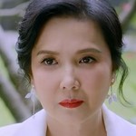Shang Zhou's mom is portrayed by the Taiwanese actress Kuo Lin Ting (丁國琳).