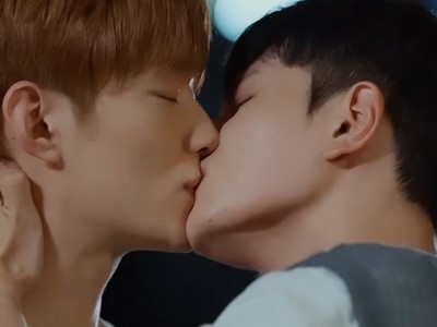 Jaeheon and Sunwoo share their first kiss.