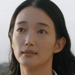 Kaede is portrayed by Japanese actress Noriko Iriyama (入山法子).