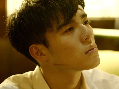 Jia-Han is portrayed by the Taiwanese actor Edward Chen (陳昊森).