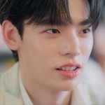 Lee is portrayed by Por Suppakarn Jirachotikul (ป๋อ ศุภการ จิรโชติกุล).
