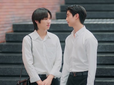 Teerak and Fah are university students.