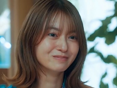 Riyo is portrayed by Japanese actress Momoko Tanabe (田辺桃子).